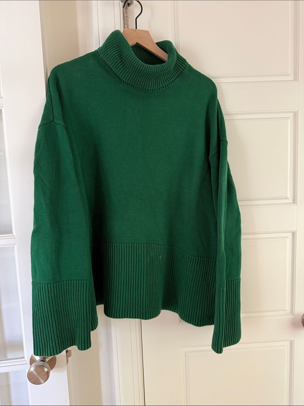 GAP Kelly Green Turtleneck Sweater with Ribbed Hem